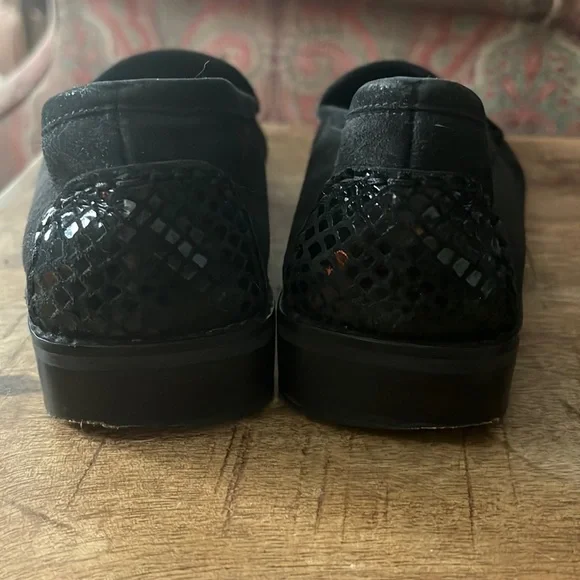 Stuart Weitzman black loafer flat moccasin embossed snake suede - Picture 2 of 6